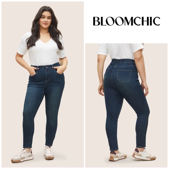 BloomChic Denim - BLOOMCHIC • Stretchy High Rise Gap Proof Skinny Jeans in Dark Wash • 12